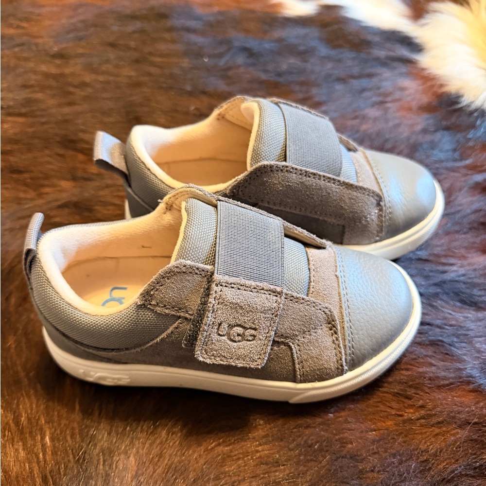 Toddler Ugg Sneakers Size 9